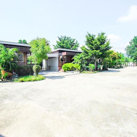 Oyo 354 Ton Hom Resort & Villa HHQ Buitenkant foto
