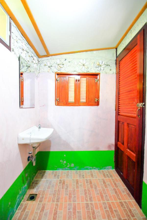Oyo 354 Ton Hom Resort & Villa HHQ Buitenkant foto
